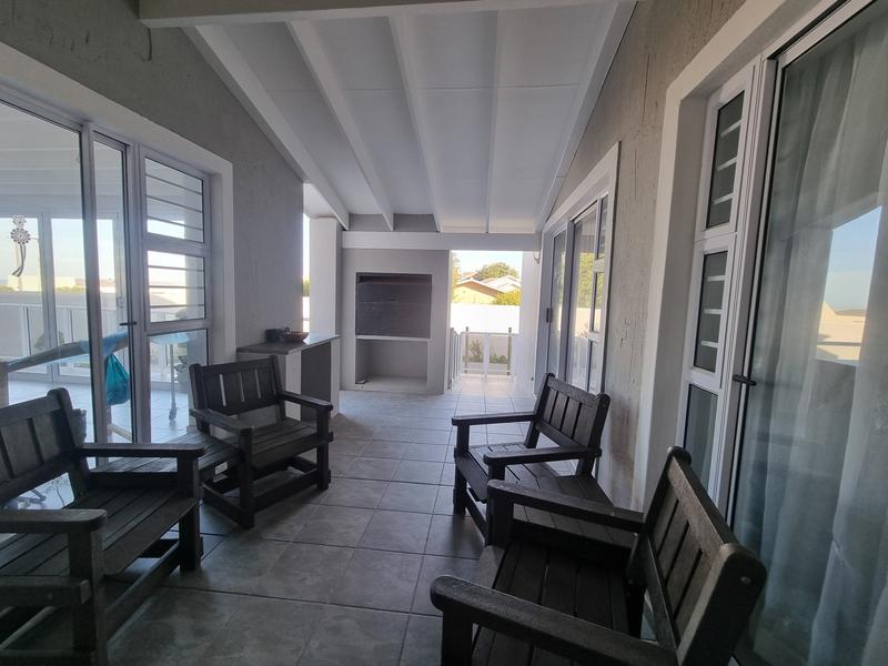 4 Bedroom Property for Sale in Outeniqua Strand Western Cape